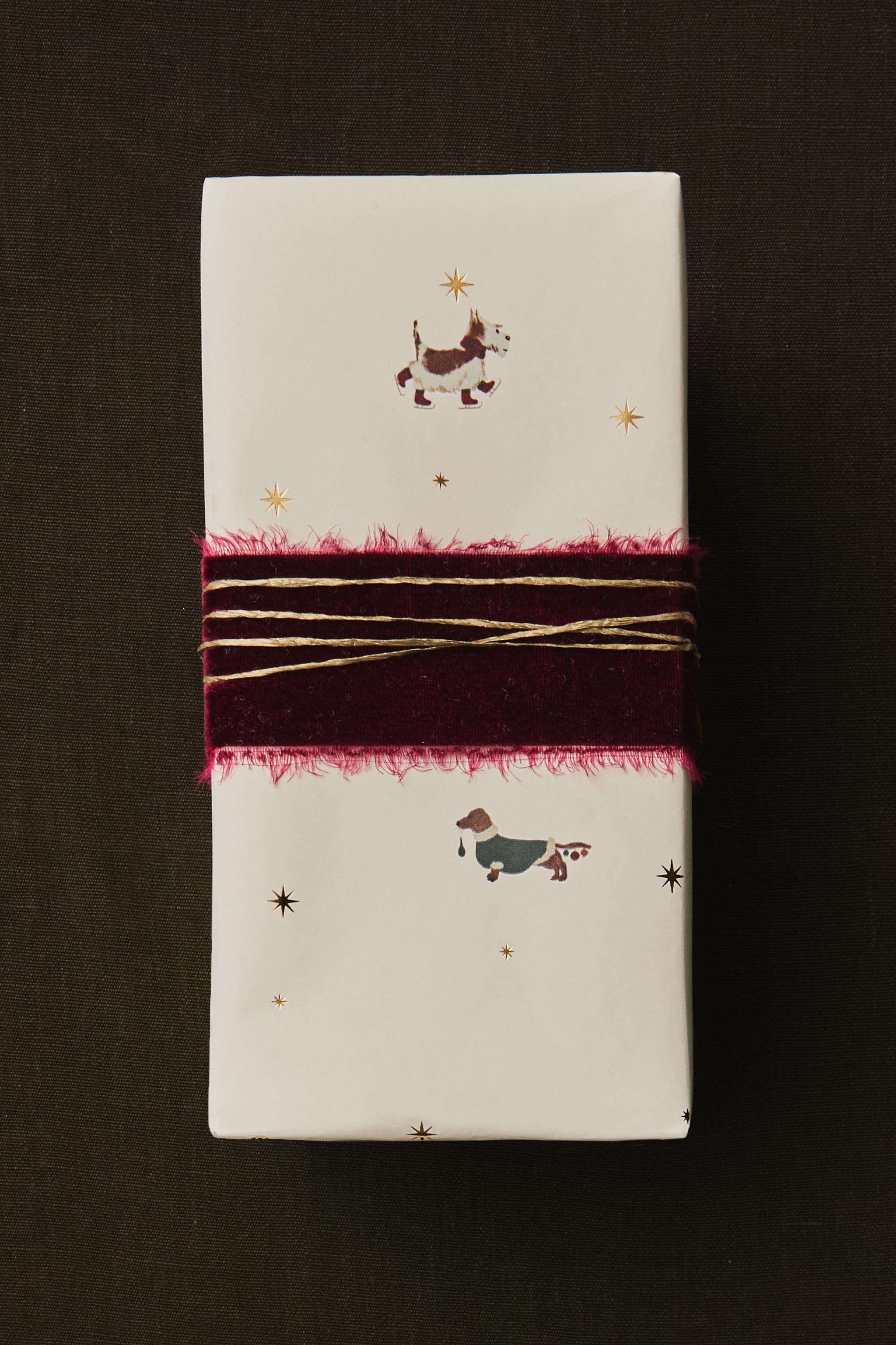 DOG CHRISTMAS GIFT WRAPPING PAPER